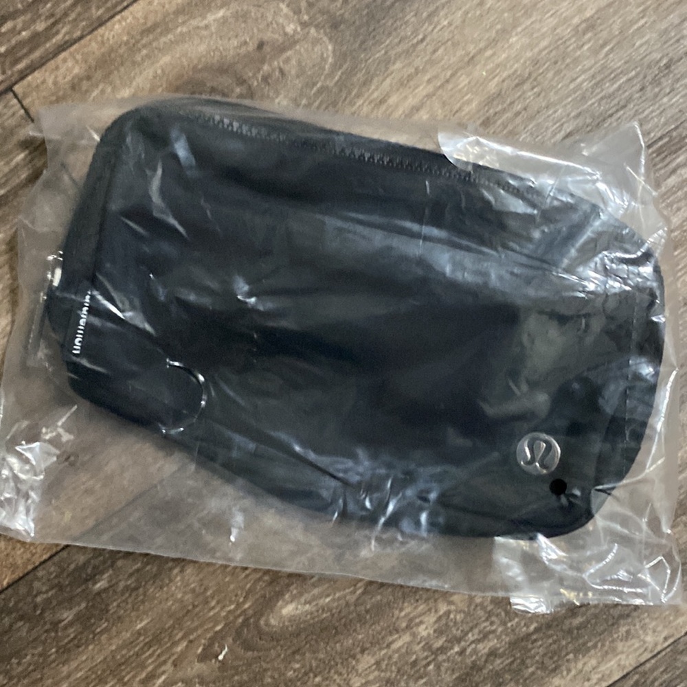 NWT Lululemon Everywhere Belt Bag Black White Logo Wordmark - Picture 7 of 9